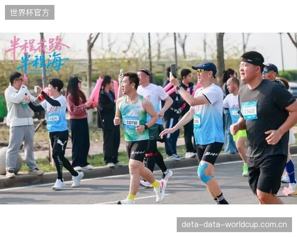 马拉松热”暴露出城市办赛的想象力匮乏，同质化的服务流程正在侵蚀城市特色